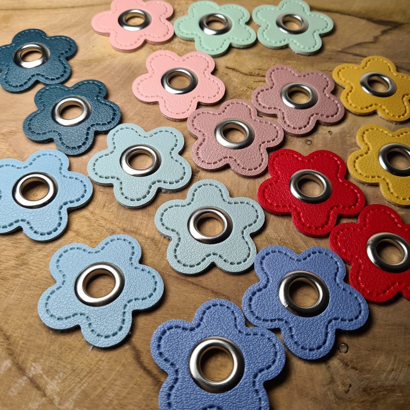 Schnuckidu Ösenpatches - Überraschungspaket - 10x Kunstleder Ösen 8mm Blume